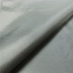 ผ้าร่มทำจากผ้าใยสังเคราะห์ 100% polyester calendering taffeta fabric